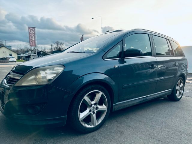 Opel Zafira Sport*7 Sitzer*Pano.*Bi-Xenon*1.Hand