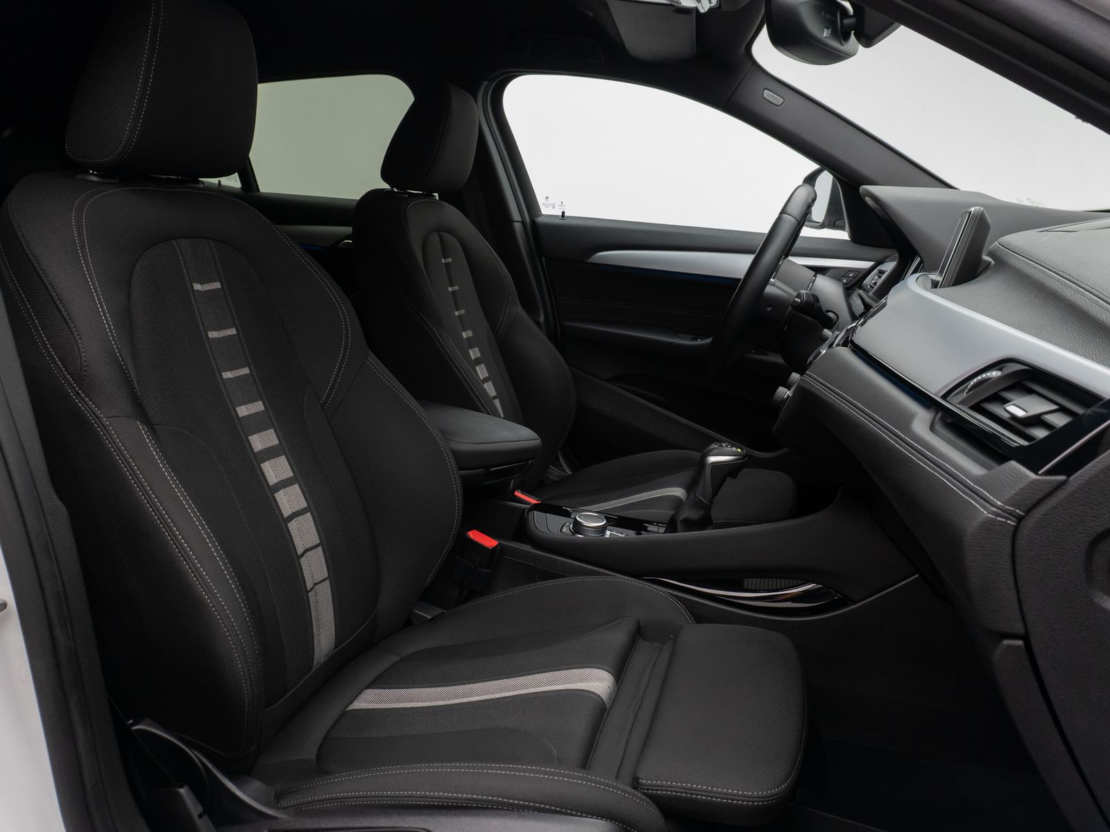Fahrzeugabbildung BMW X2 xD25e Kamera DAB HiFi Navi Komfort Sport LED