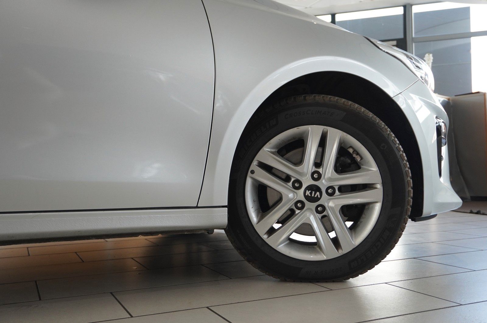 Fahrzeugabbildung Kia cee'd SW 1.6 CRDI 7-DCT DYNAMIC NAVI/LED/KAMERA