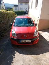 Nissan Billiges und sparsames Auto Pixo - : Billige