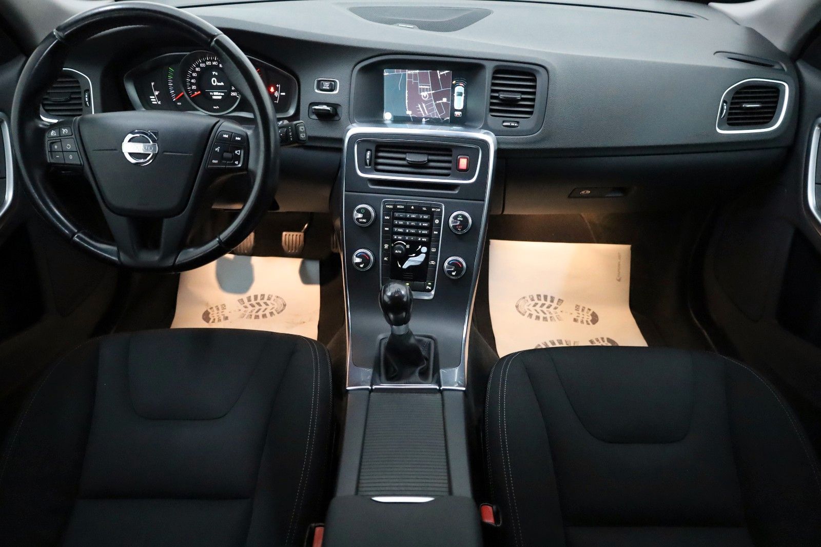 Fahrzeugabbildung Volvo V60 Kombi Business Edition Xenon,Navi,Harman/K,