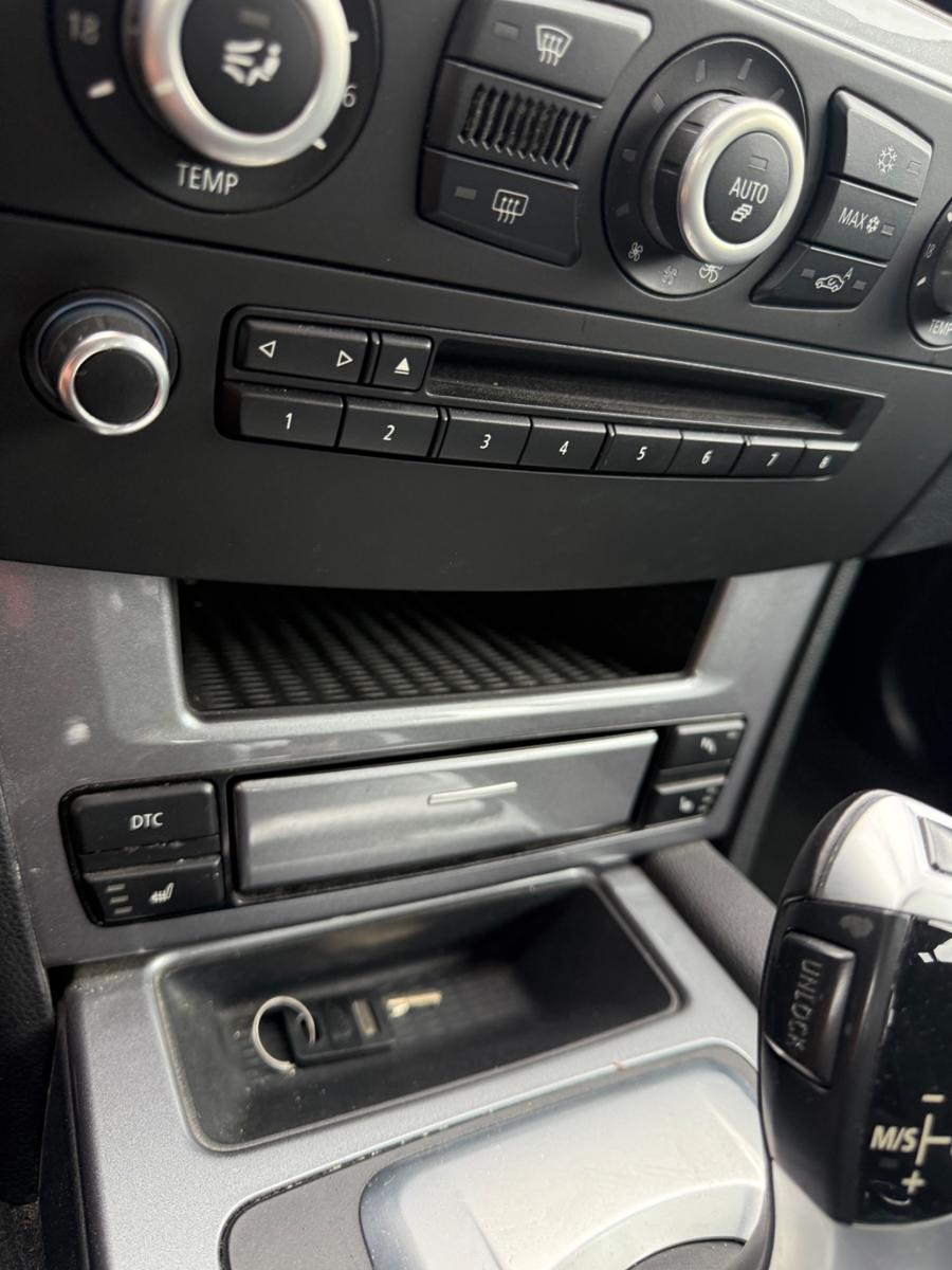 BMW 520 2010 — photo 15