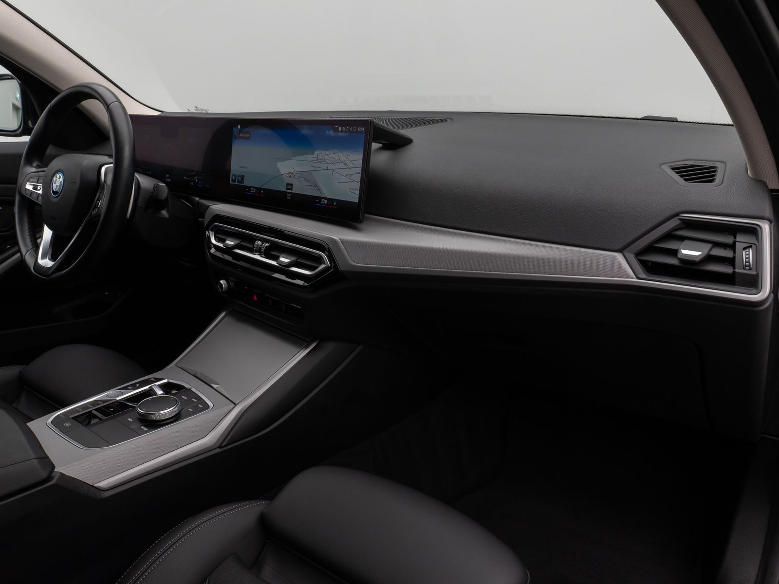 Fahrzeugabbildung BMW 330e DAB CockPit+ PDC Geschwindigkeitsreg Sport