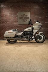 Harley-Davidson FLTRXSE Road Glide CVO CVO J&H - Harley-Davidson CVO Road Glide (FLTRXSE)
