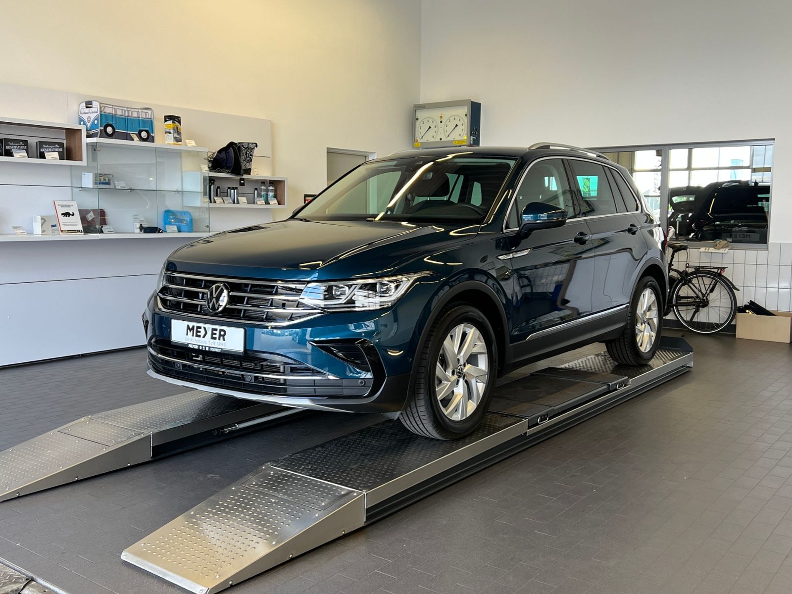 Fahrzeugabbildung Volkswagen Tiguan Elegance 2.0 TDI DSG *AHK, Matrix-LED, Na