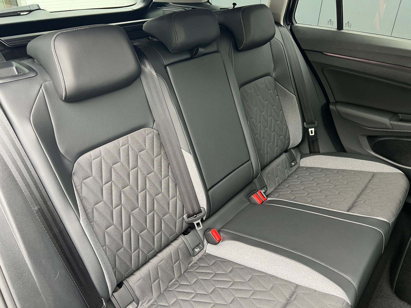 Fahrzeugabbildung Volkswagen Golf VIII Variant GOAL 2.0 TDI DSG *AHK, LED, "P