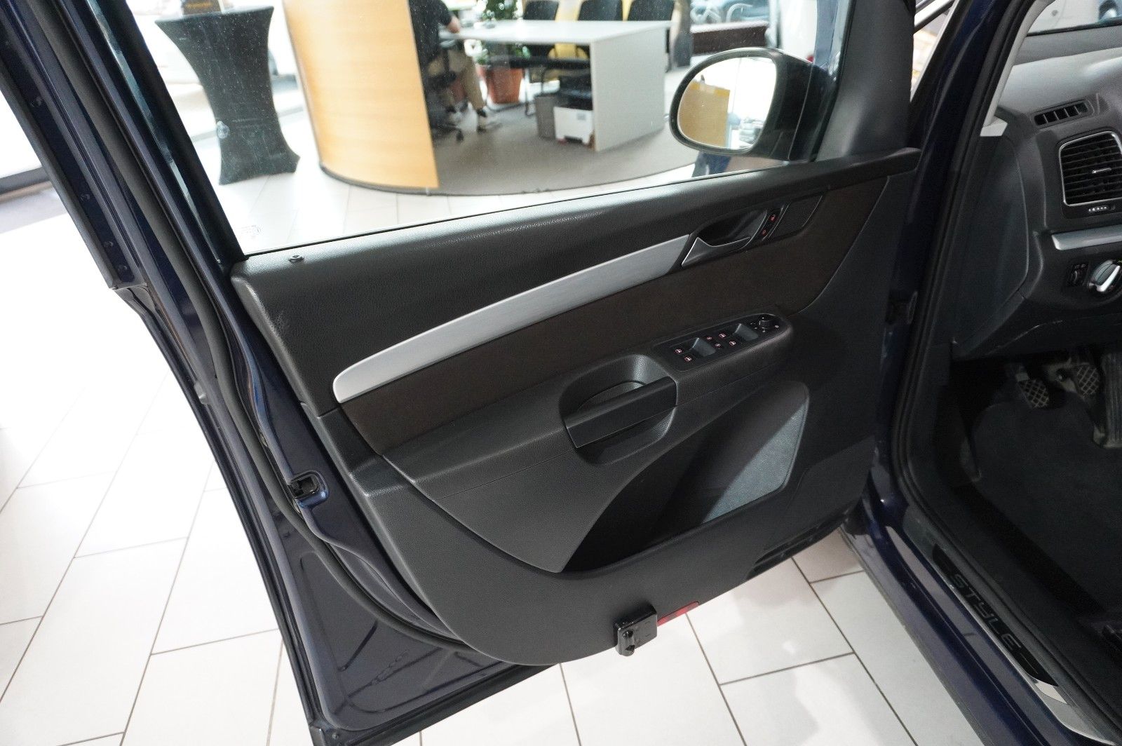 Fahrzeugabbildung Volkswagen Sharan 1.4 TSI STYLE 7-SITZE NAVI/PANO./SPORT/SH