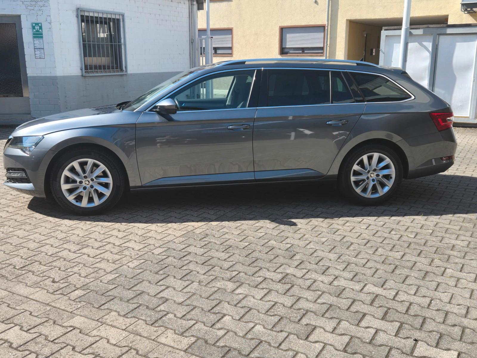 Skoda Superb Combi Ambition LED/AHK/Kamera/Navi