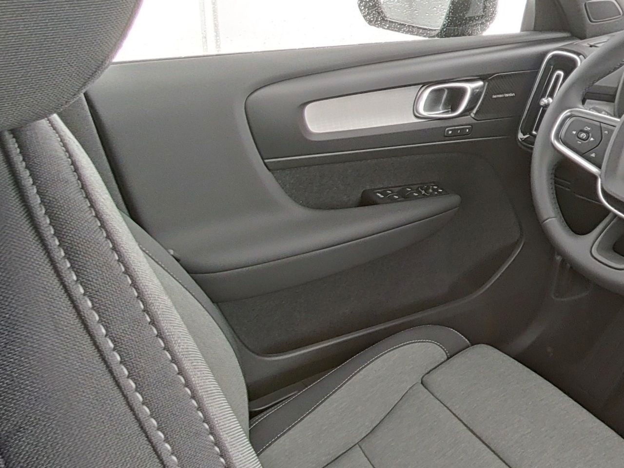 Fahrzeugabbildung Volvo XC 40 B3 Plus Black Edition | 360° | Panor.