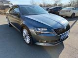 Skoda Superb SH PANO AHK 4xSHZ LHZ ACC Tot+Spur.Ass - Skoda Superb: Limousine