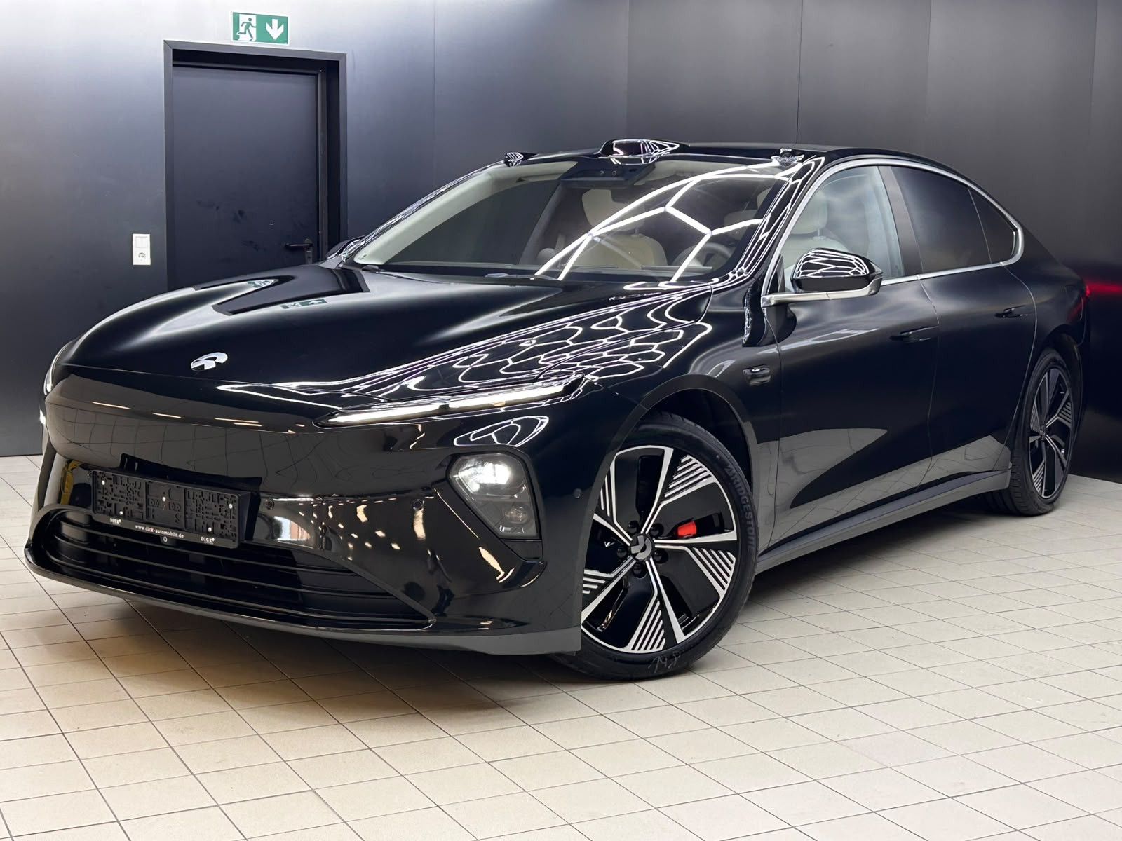 Fahrzeugabbildung NIO ET7 AWD BATTERI INKL PANO+HEAD+360+ACC+LED+AHK+