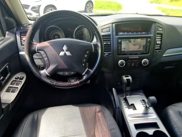 Mitsubishi Pajero 3.2 DI-D Edition 30 (200PS) AllradAHK
