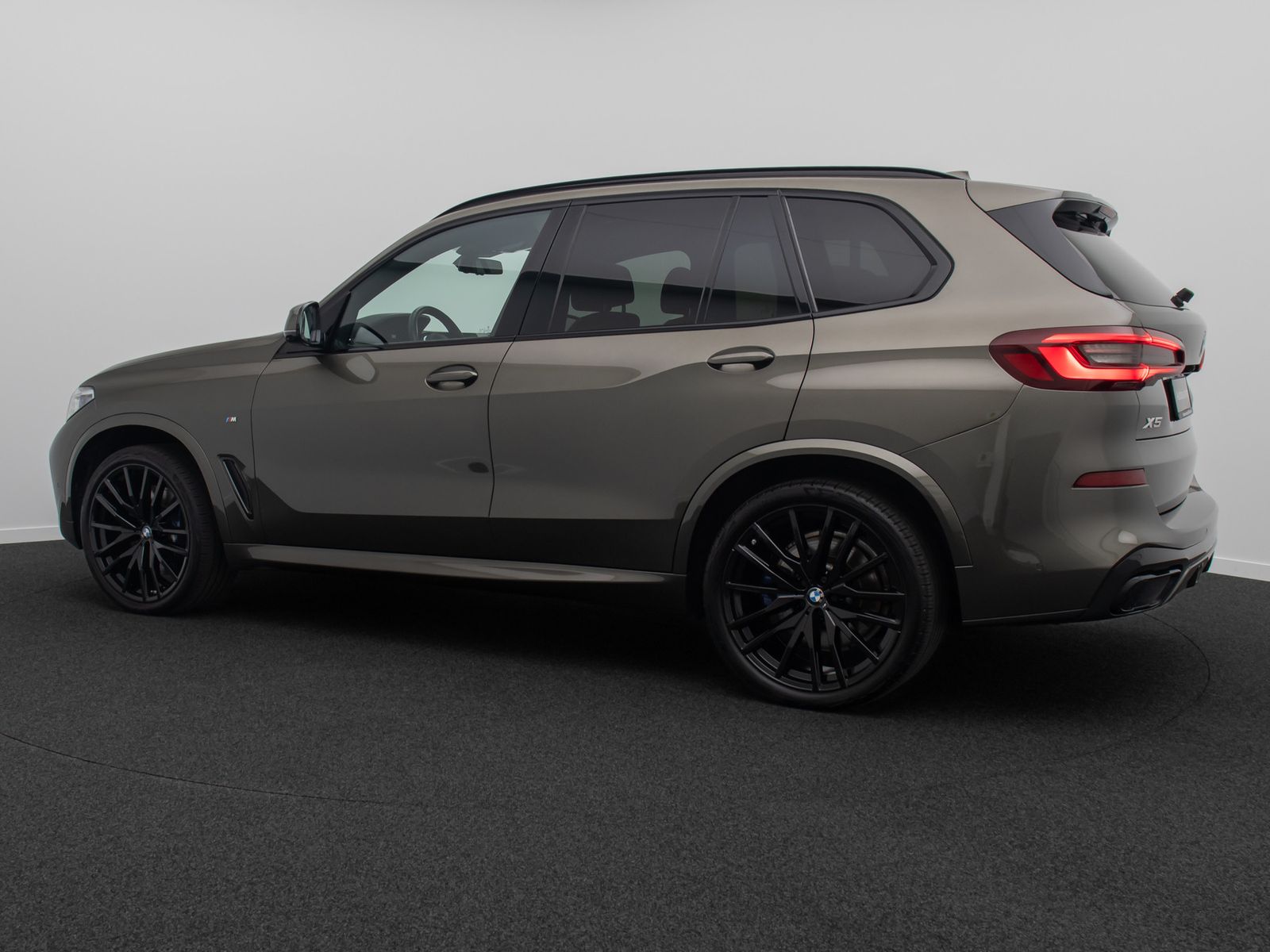 Fahrzeugabbildung BMW X5 xD40d M Sport AHK 360&deg; H/K Panorama Laser 22"