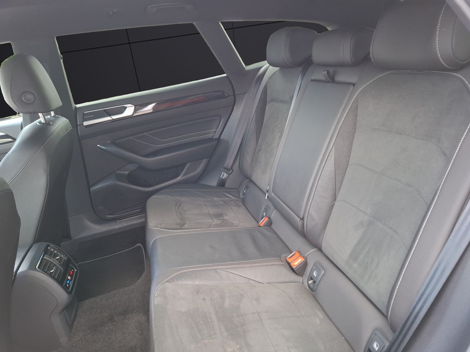 Fahrzeugabbildung Volkswagen Arteon SB TSI R-Line DSG LED Navi AID Pano Harma