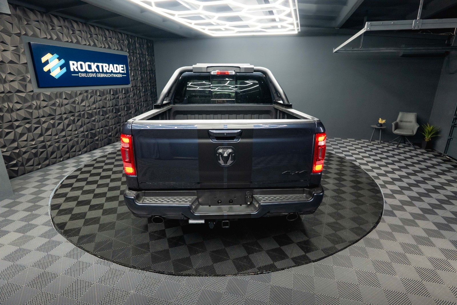 Fahrzeugabbildung Dodge RAM 5.7 V8 HEMI 4x4 Offroad LARAMIE Night 19%