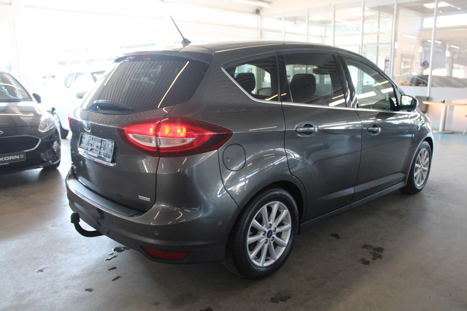 Fahrzeugabbildung Ford C-Max 1,5 Titanium Automatik NAVI AHK WinterPak