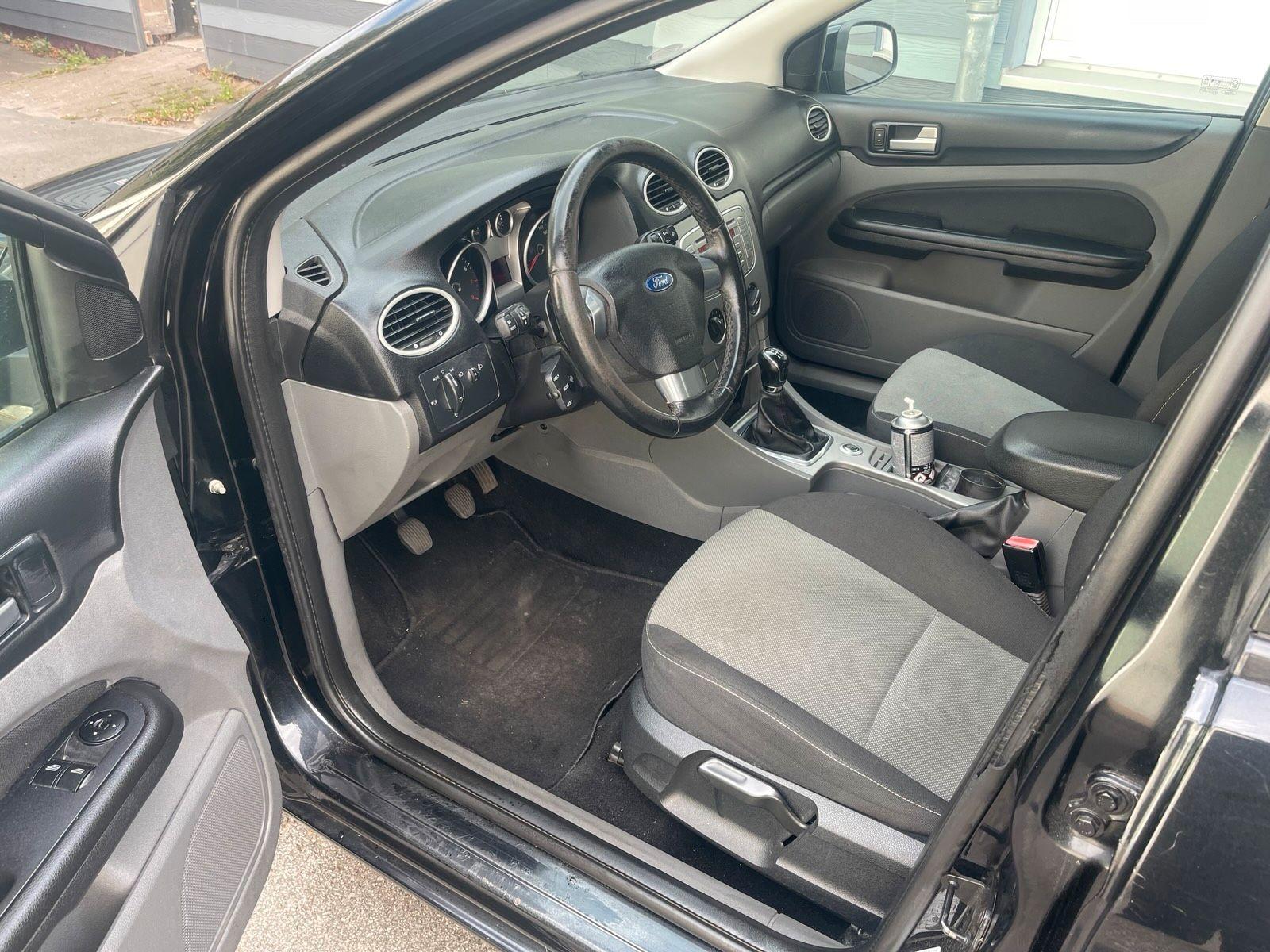 Ford Focus 2009 — photo 11