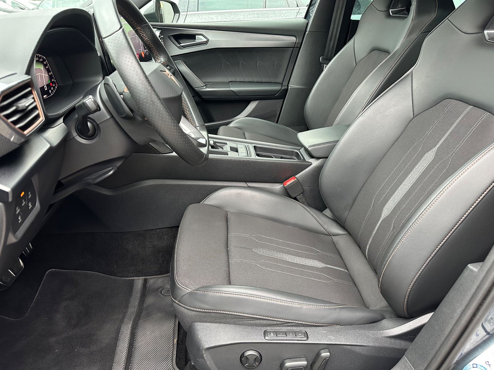Fahrzeugabbildung CUPRA Leon Sportstourer 1.5 eTSI DSG NAV+LED+ACC+KAM