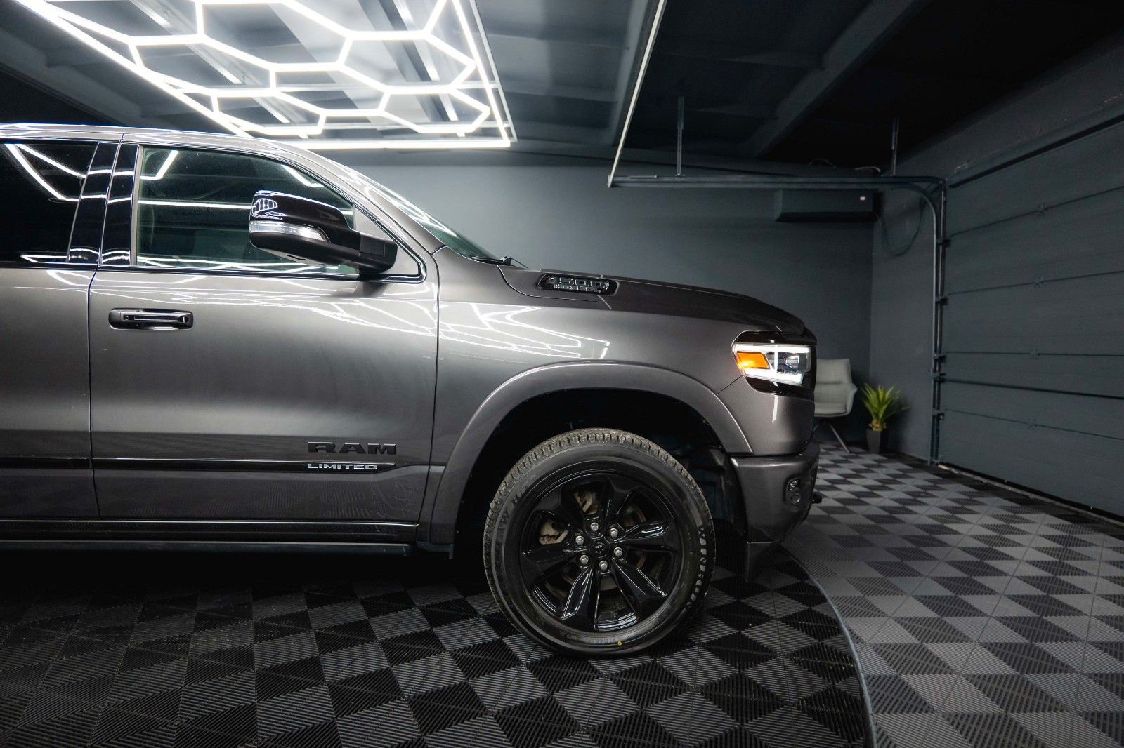 Fahrzeugabbildung Dodge RAM 5.7 V8 HEMI 4x4 LIMITED Night LongBed *ACC*