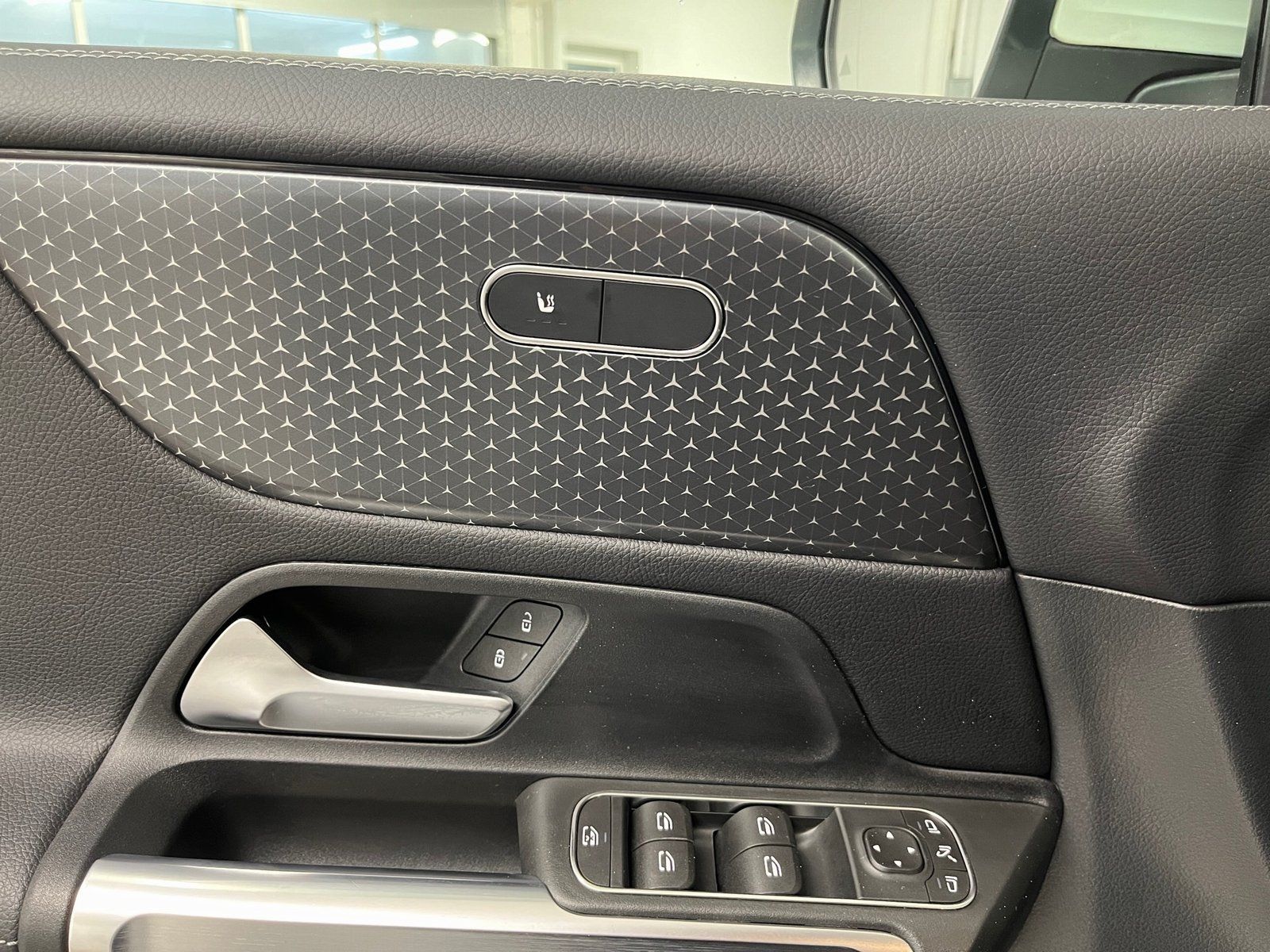 Fahrzeugabbildung Mercedes-Benz GLB 200 Progressive*AHK*Distro*360°*Totwi*MBeam*