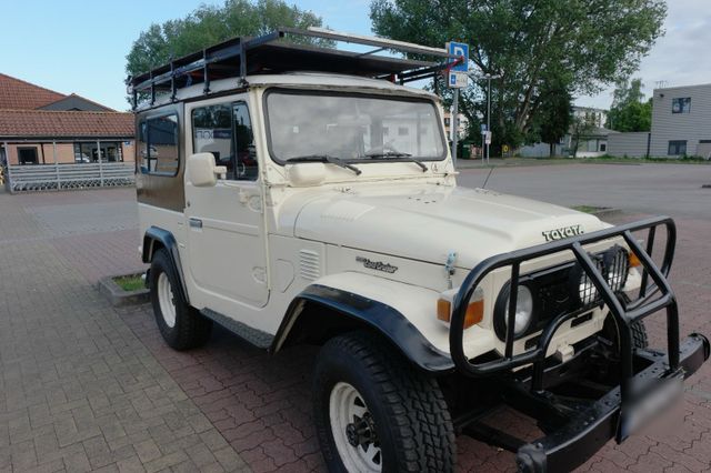 Toyota Land Cruiser FJ40 Geländewagen BJ 1979