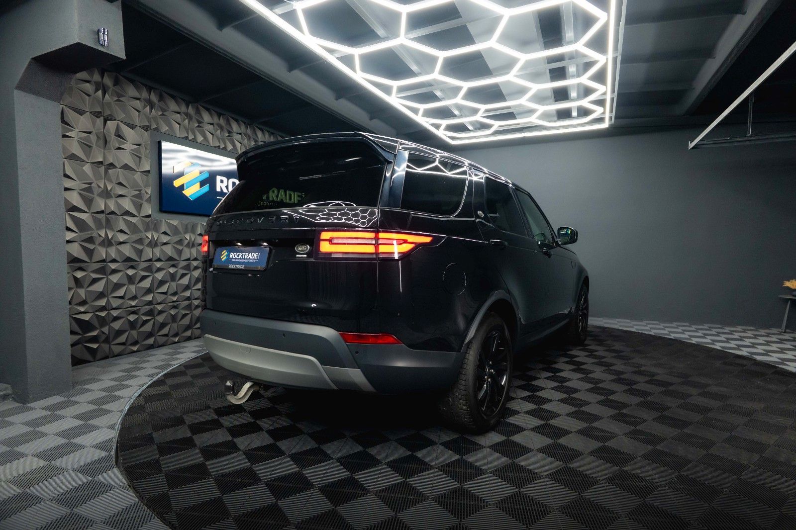 Fahrzeugabbildung Land Rover Discovery 5 2.0 TD SD4 HSE BLACK 4x4 *AHK*LED*