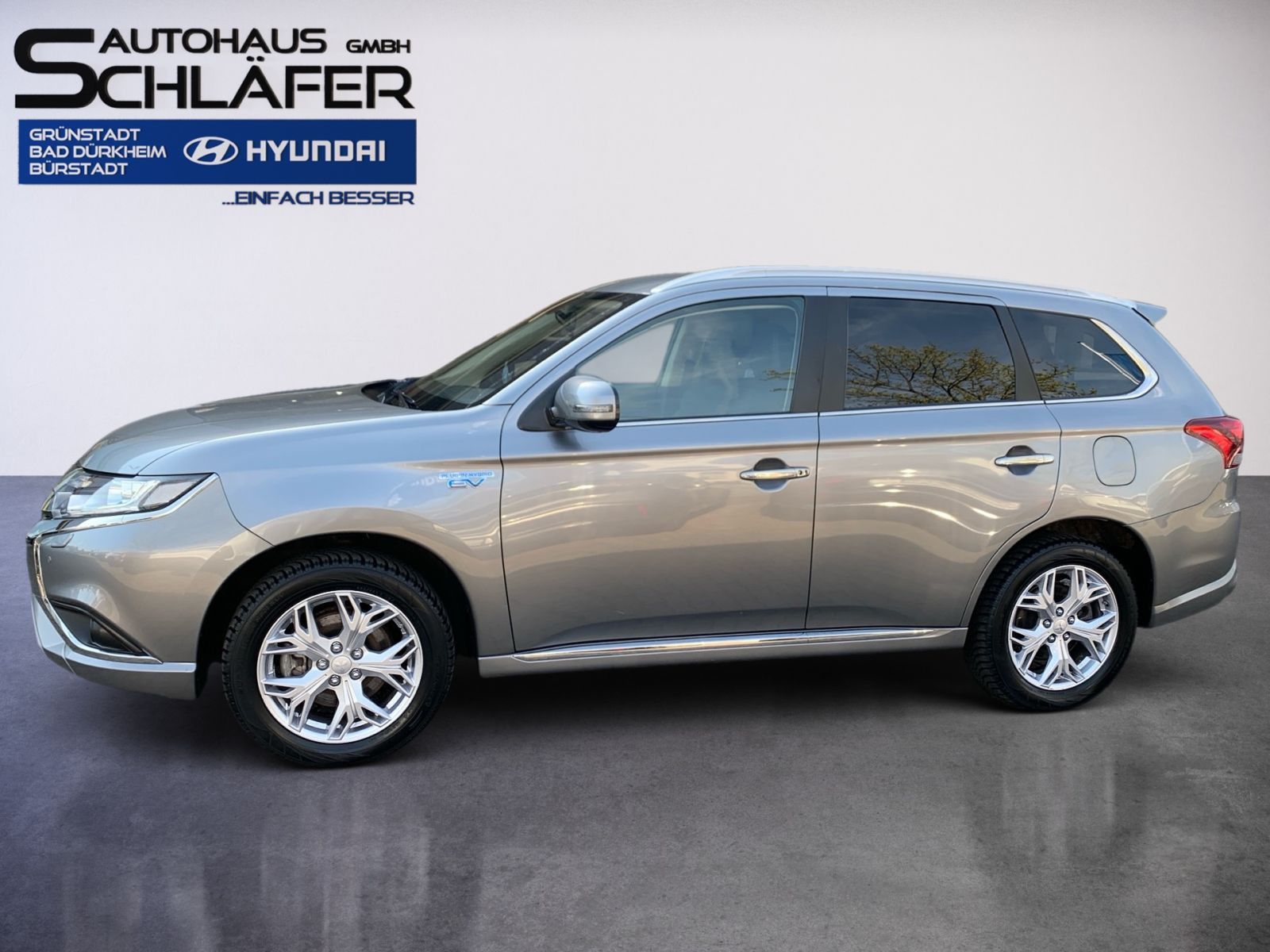 Fahrzeugabbildung Mitsubishi Outlander 2.4 PHEV Plug-in Hybrid Basis Spirit 4