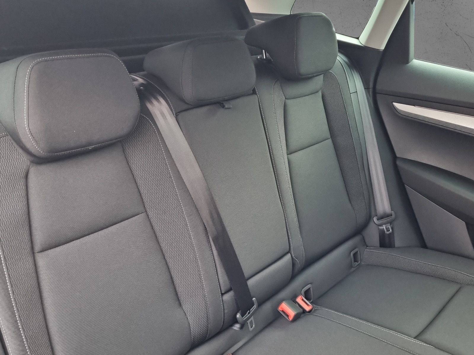 Fahrzeugabbildung SKODA Karoq Balance 1,5 TSI Fahrassi+ Komfort Gar. +3