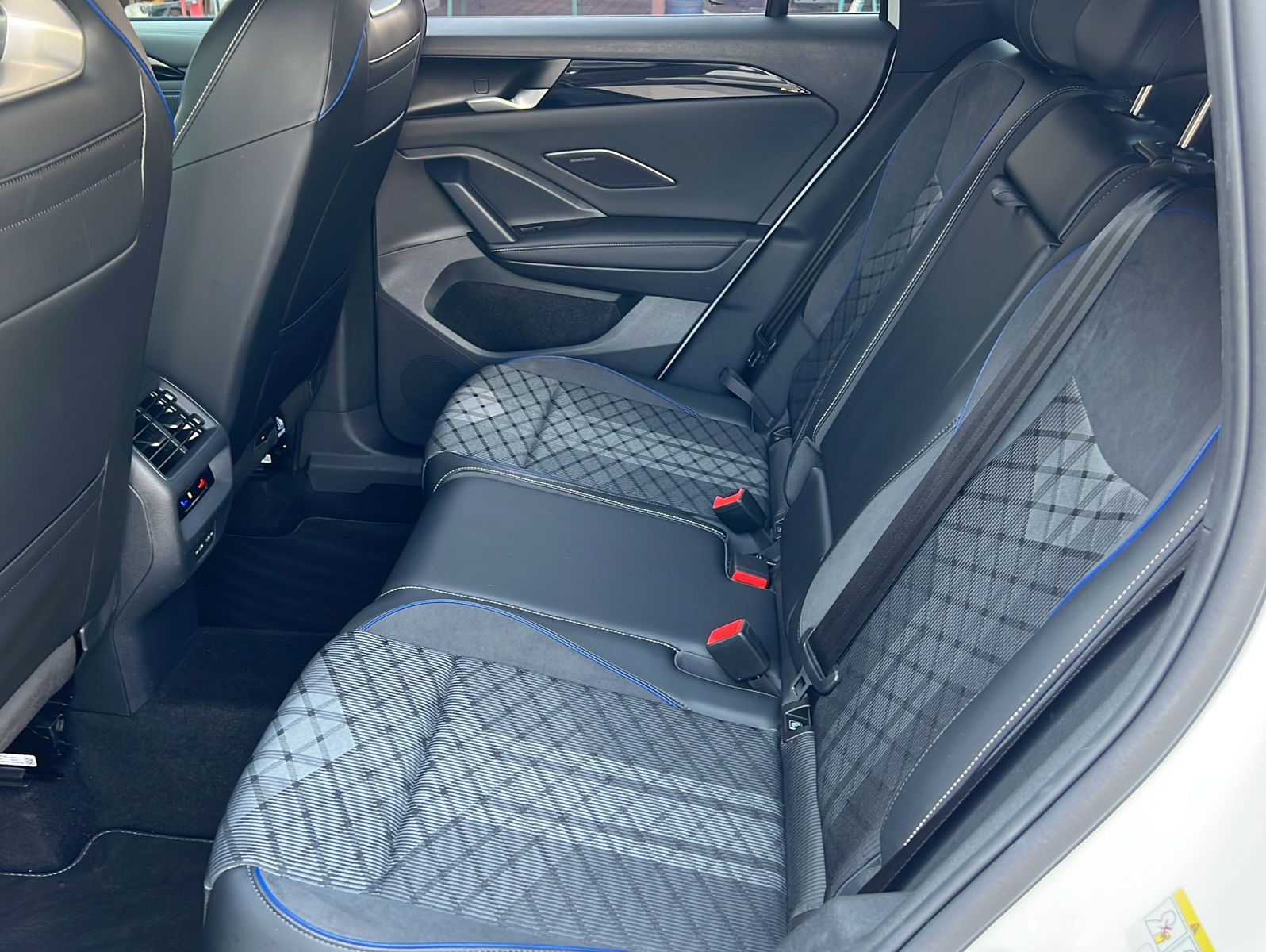 Volkswagen Tiguan 2.0 TSI R-Line IQ Drive 4M 09 29 foto 11