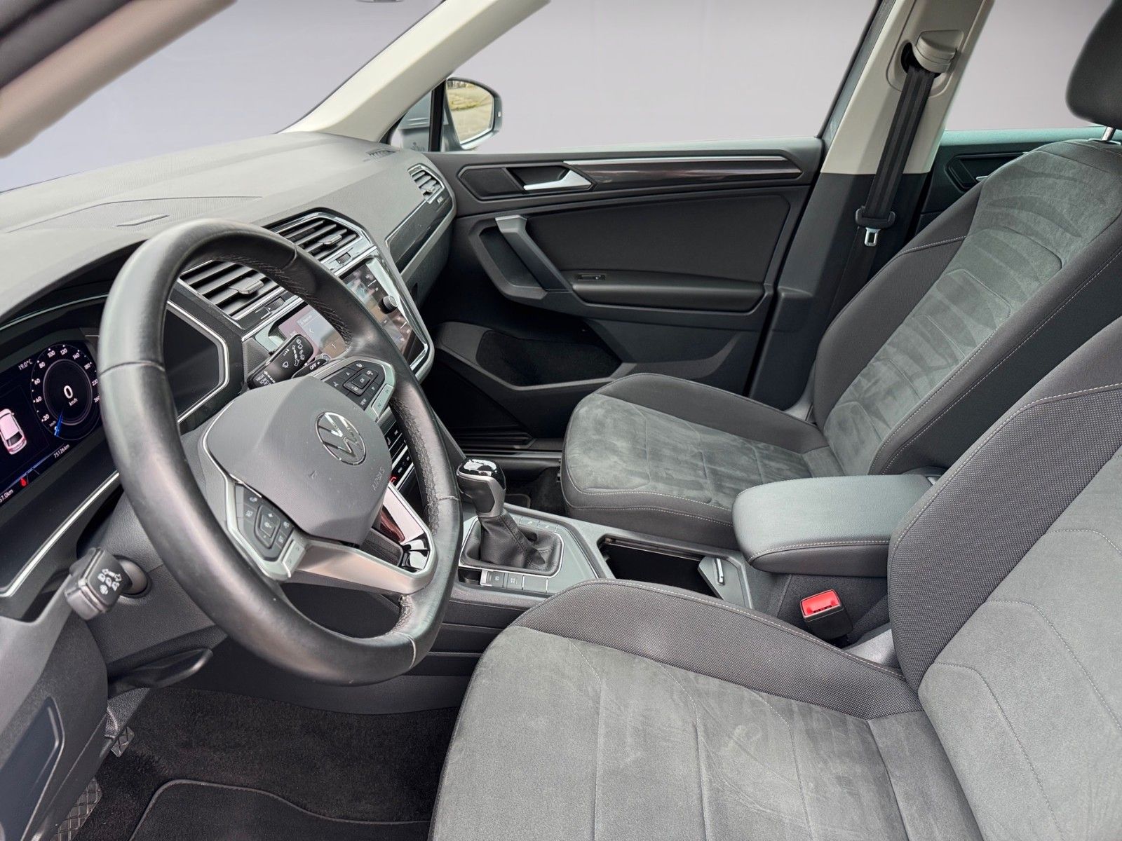 Fahrzeugabbildung Volkswagen Tiguan Elegance 1.5 TSI