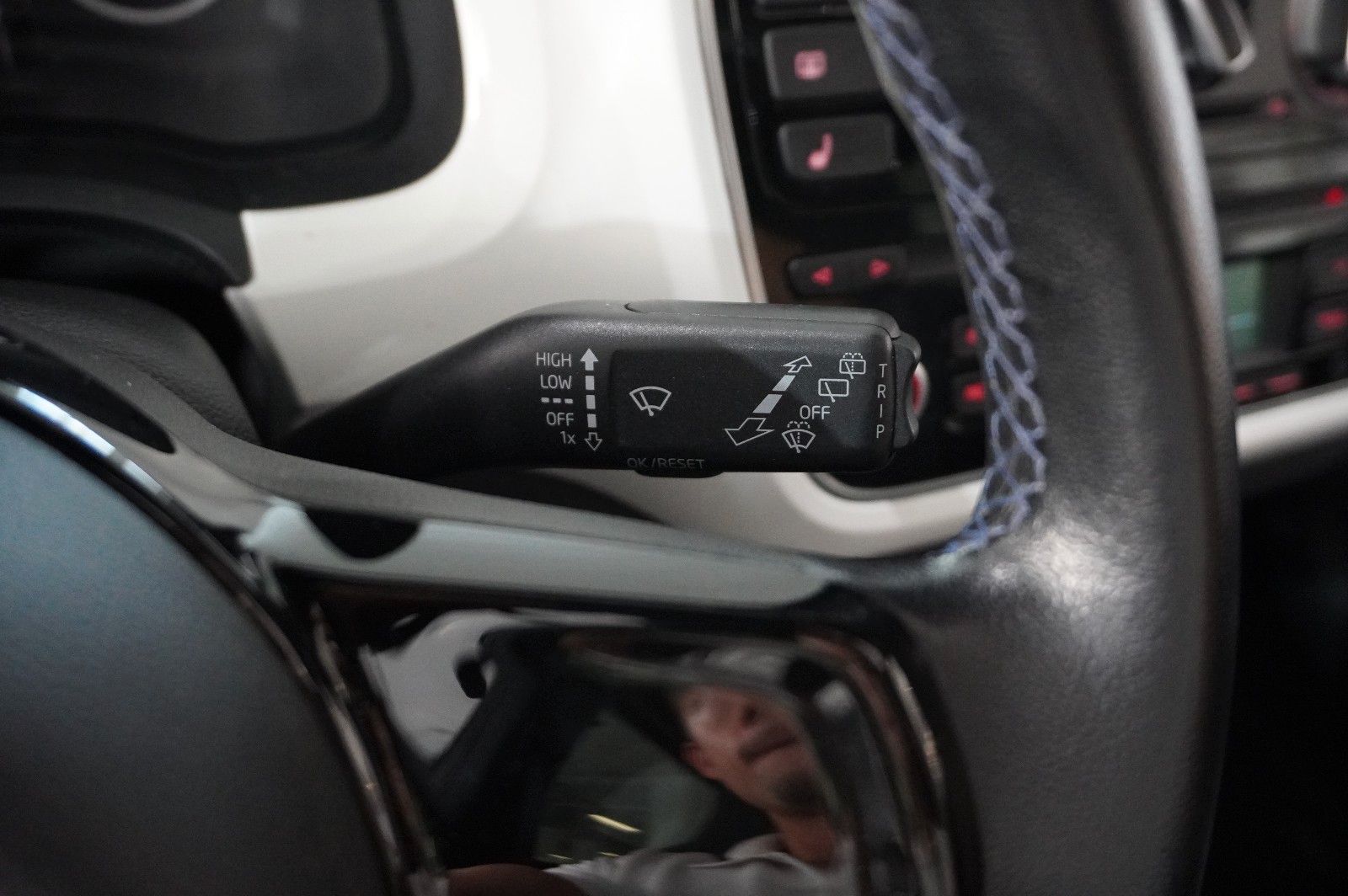 Fahrzeugabbildung Volkswagen up! 1.0 CLUB 5-TÜR NAVI/SPORT/PANO./SHZ/PDC/TEMP