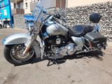 Harley-Davidson Road King  FLHRC - HARLEY-DAVIDSON 2010 ROAD KING