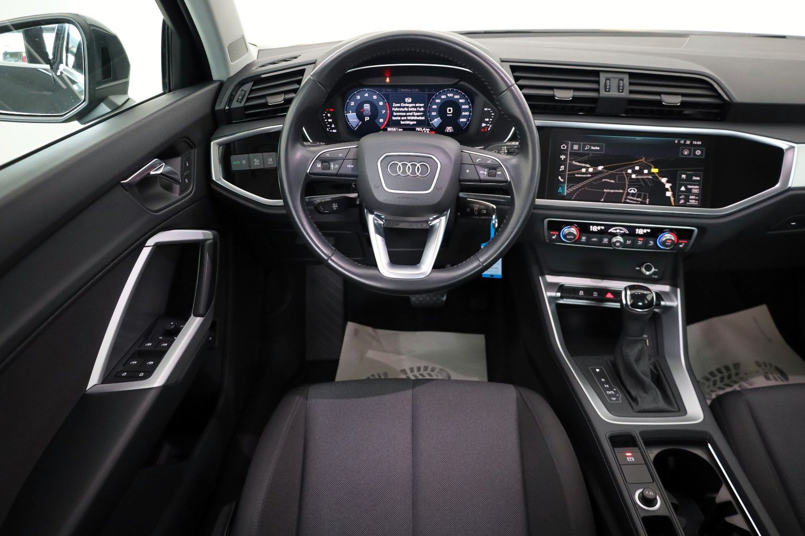 Fahrzeugabbildung Audi Q3 35 TFSI advanced,Navi,SH,PDC,8fach bereift