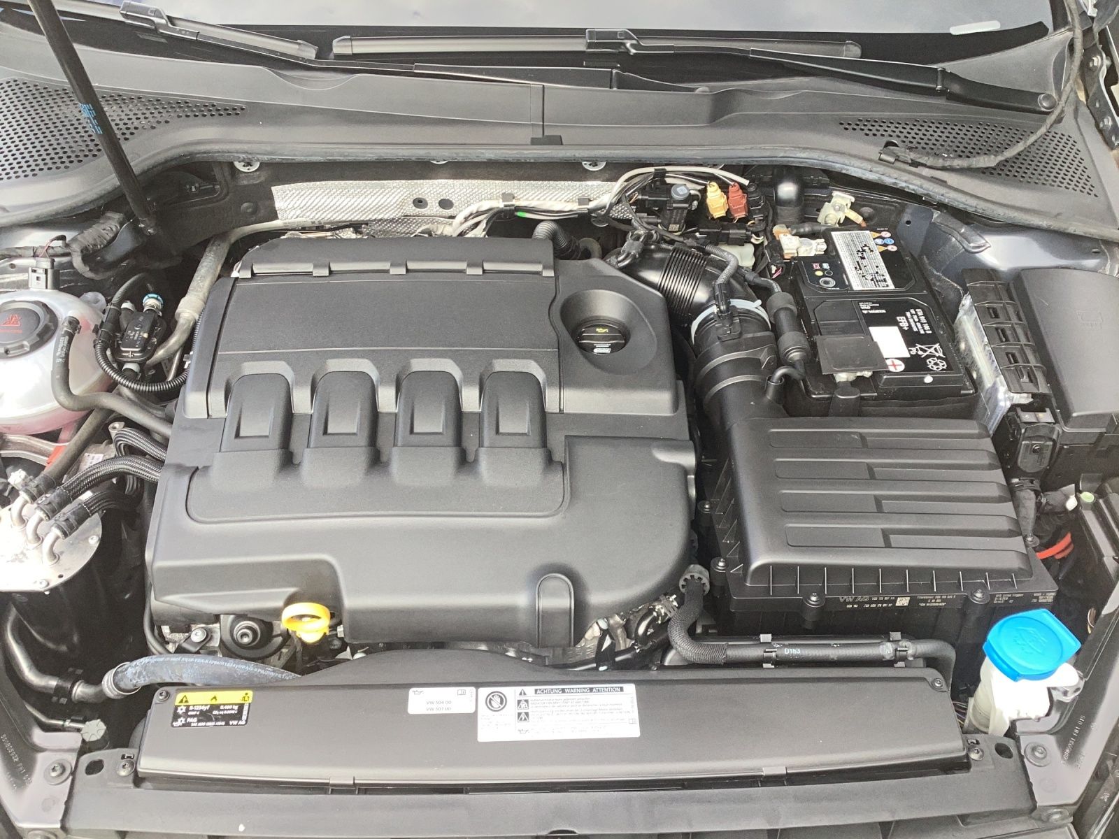 Fahrzeugabbildung Volkswagen Golf VII Variant TDI Highl. DSG LED FAP+ DAB Nav