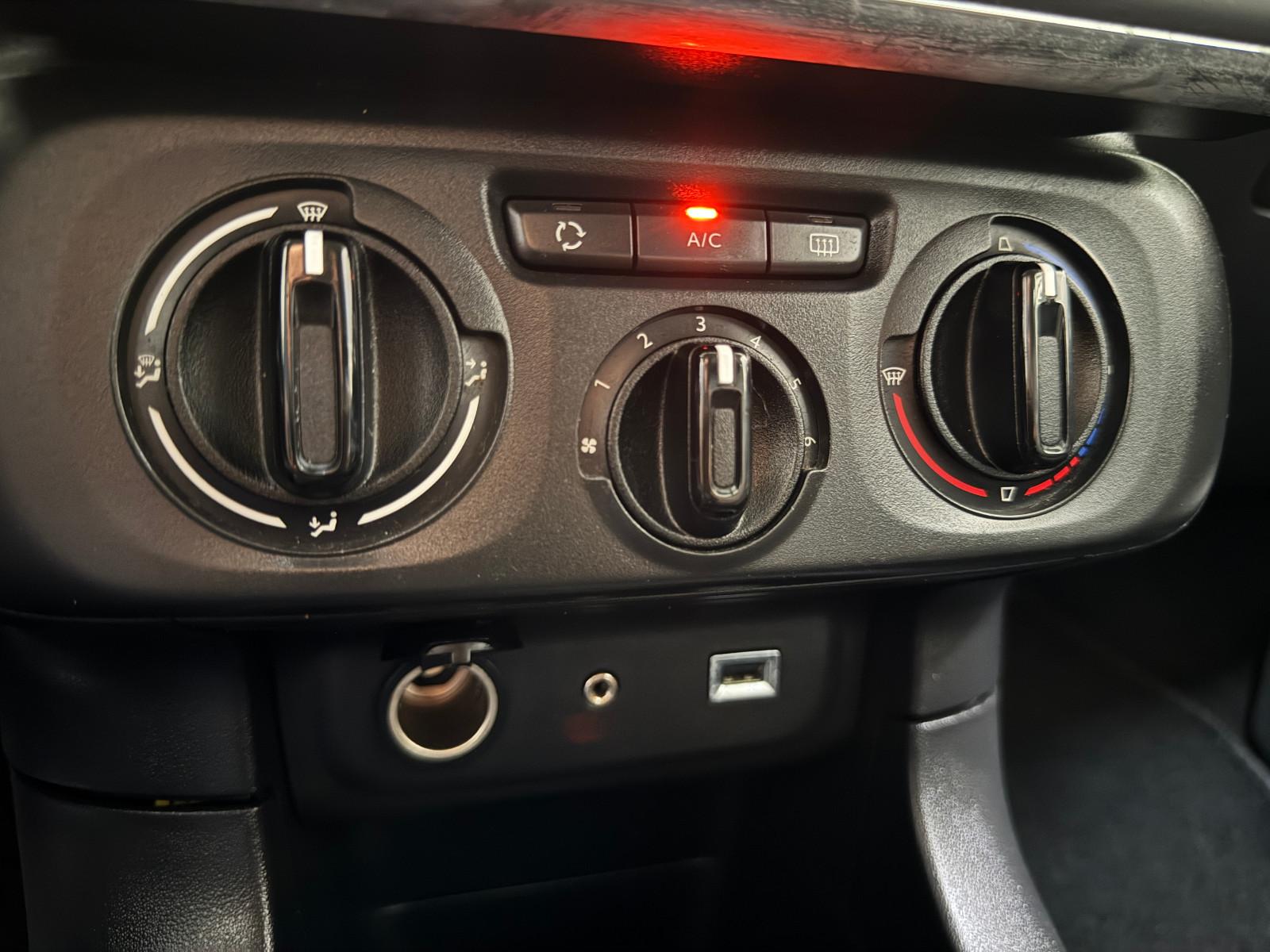 Citroën C3 1.2 FEEL SITZHEIZUNG KLIMA PDC LED 17 ZOLL