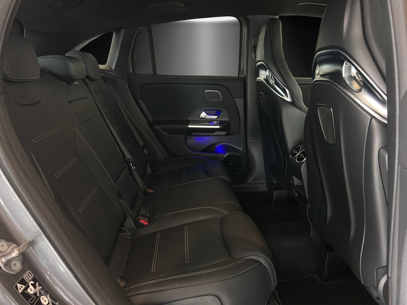 Fahrzeugabbildung Mercedes-Benz GLA 45 S AMG Perf.Sitze DISTRO Massage AERO Pano