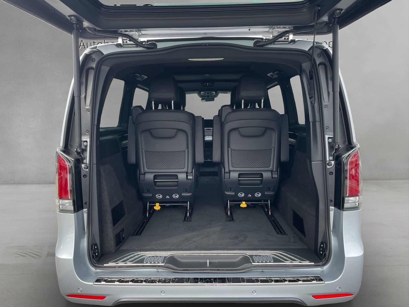 Fahrzeugabbildung Mercedes-Benz V 300 d 4MATIC AVANTGARDE MBUX Burmester Pano