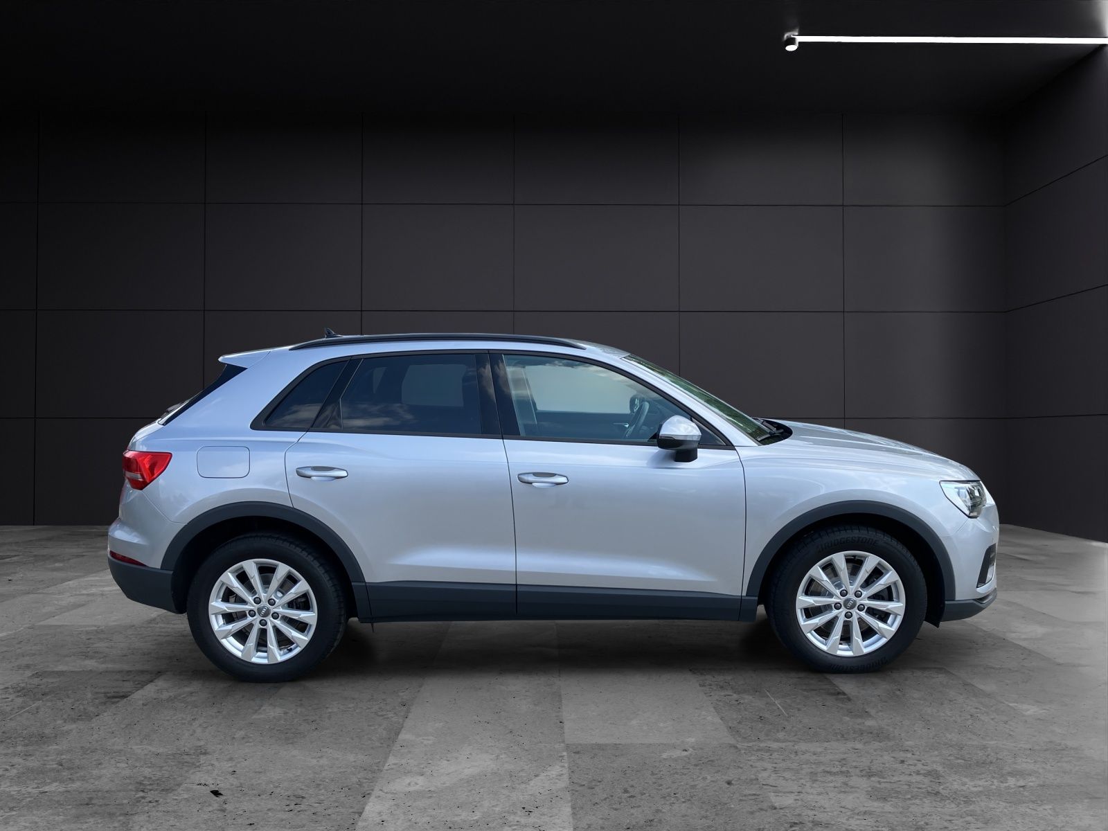 Fahrzeugabbildung Audi Q3 40 TFSI quattro S-tronic LED 18" AVC SHZ