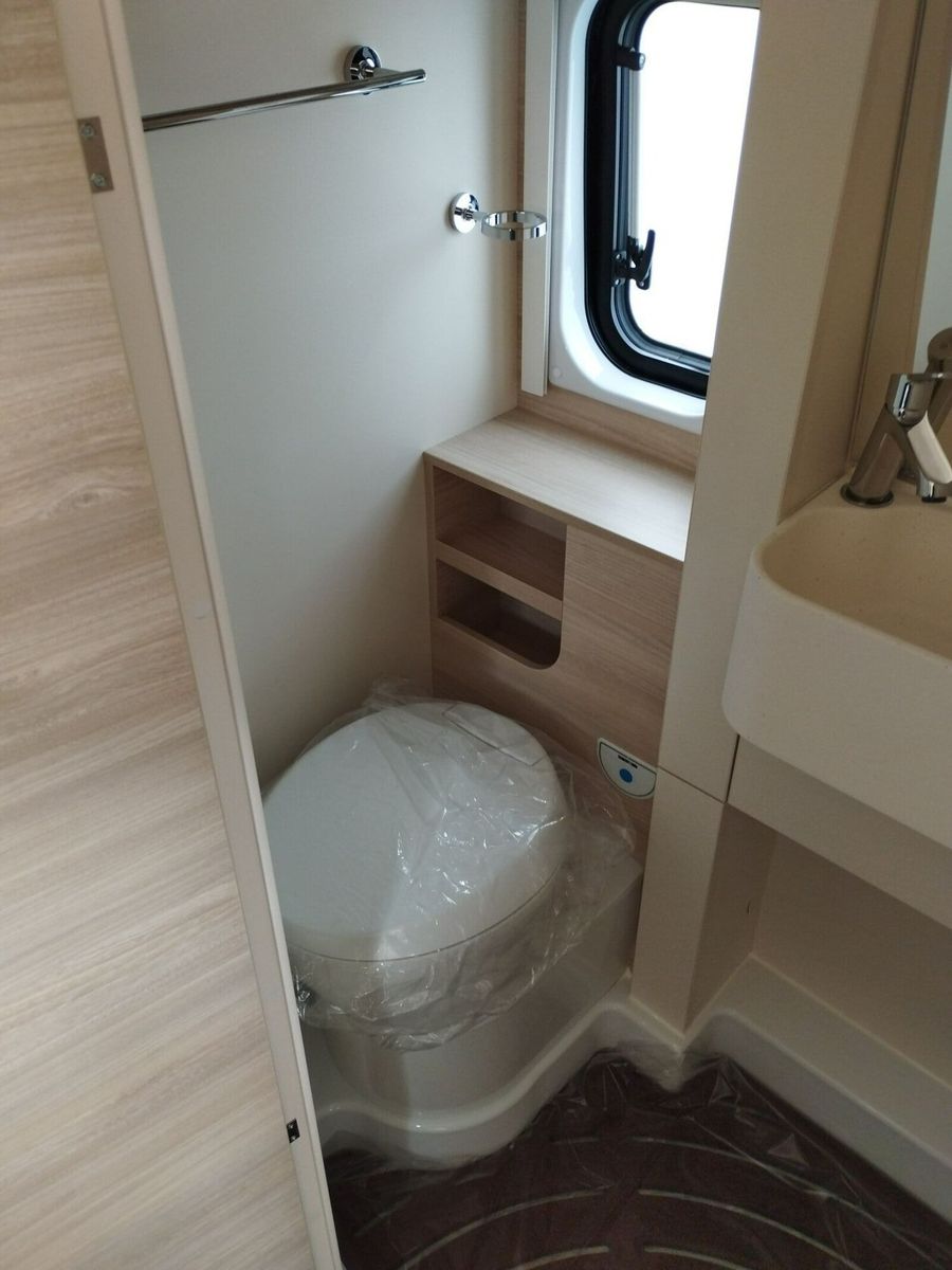 Fahrzeugabbildung Eura Mobil Van V 635 EB Automatik, 180 PS, Fahrassistenz