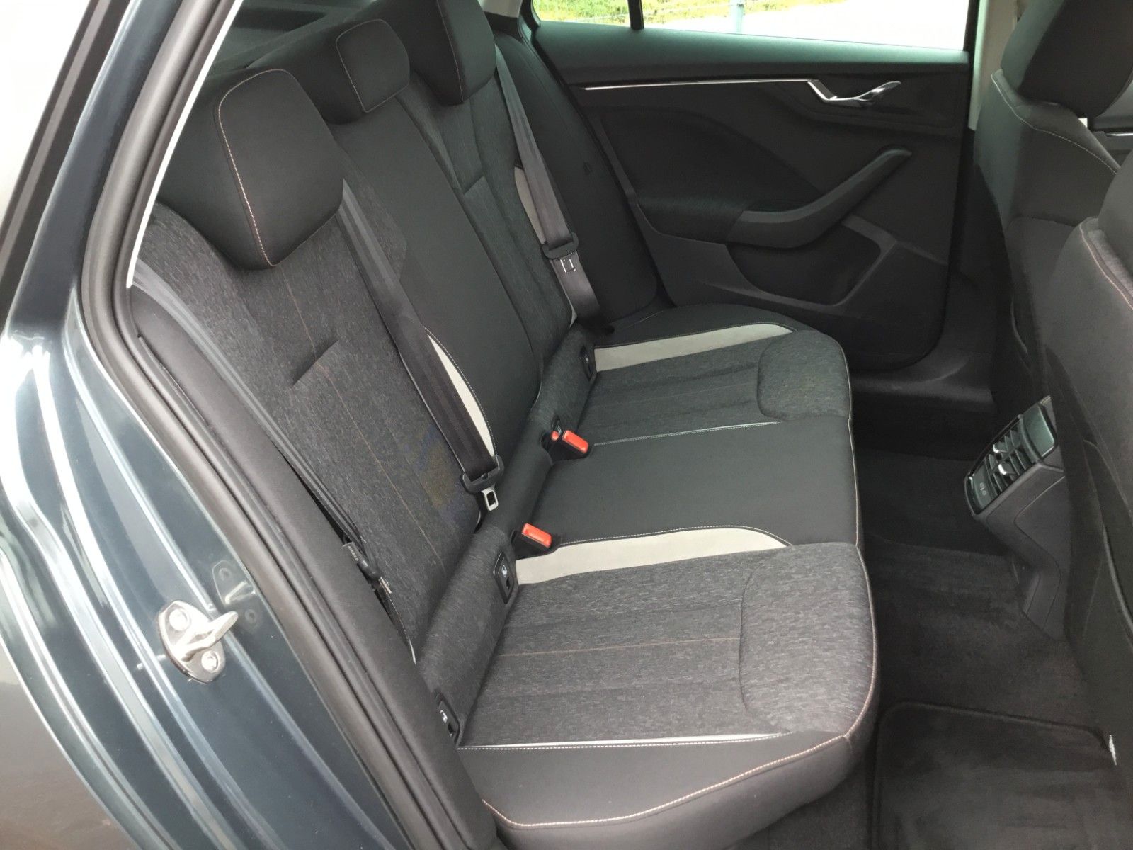 Fahrzeugabbildung SKODA Kamiq 1.6 TDI Style+AHK+LED+Kamera+Navi