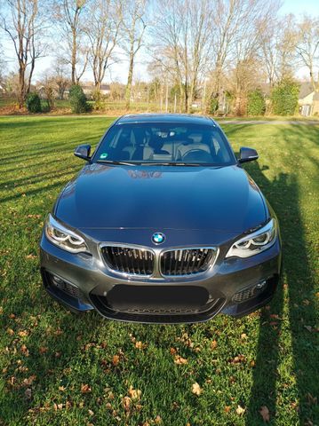 BMW 220i Coupé M Sport - 4.760 km gelaufen...