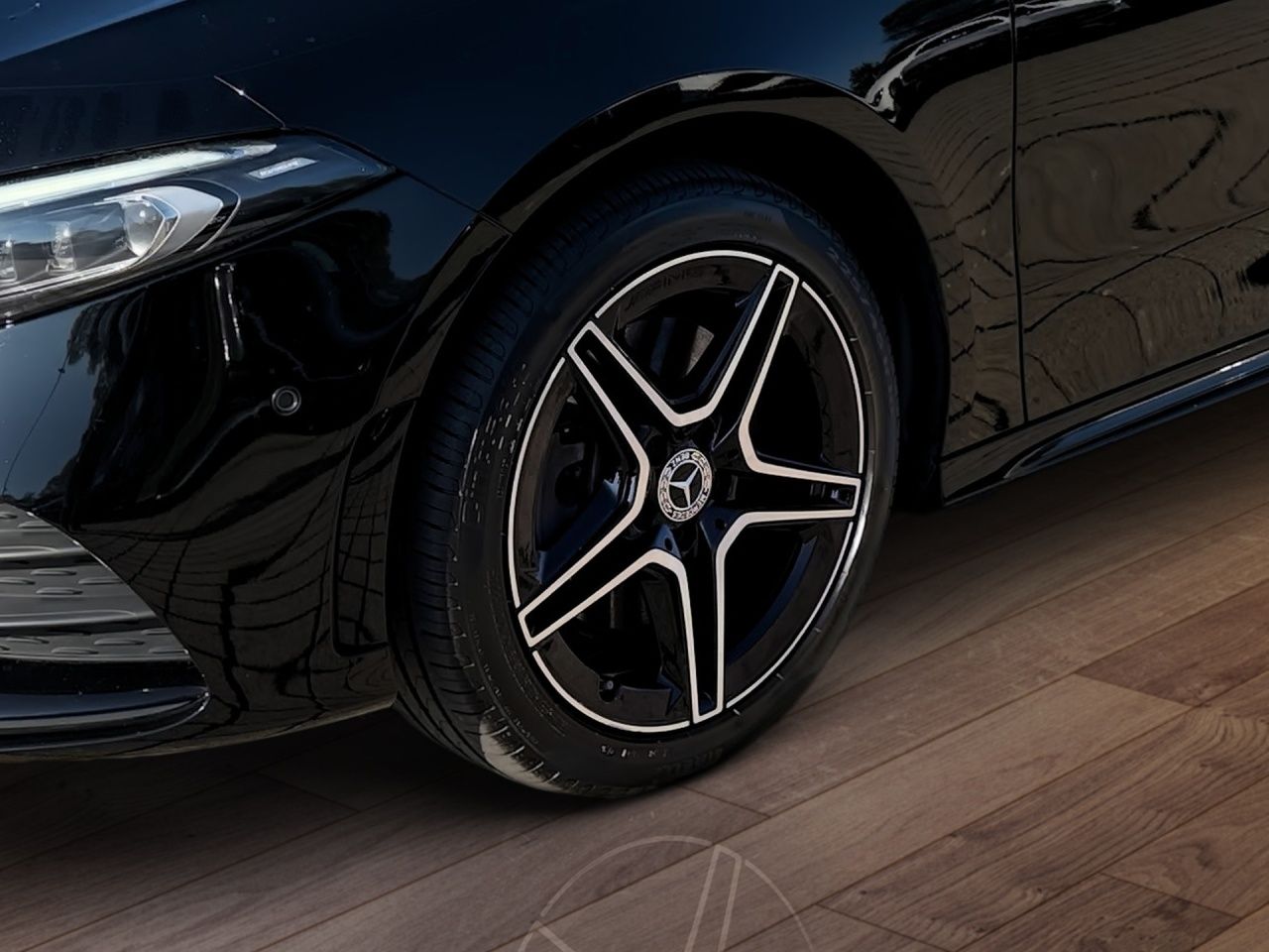 Fahrzeugabbildung Mercedes-Benz A 250 e Limousine AMG+NIGHT+MULTIBEAM+STNDHZ+++