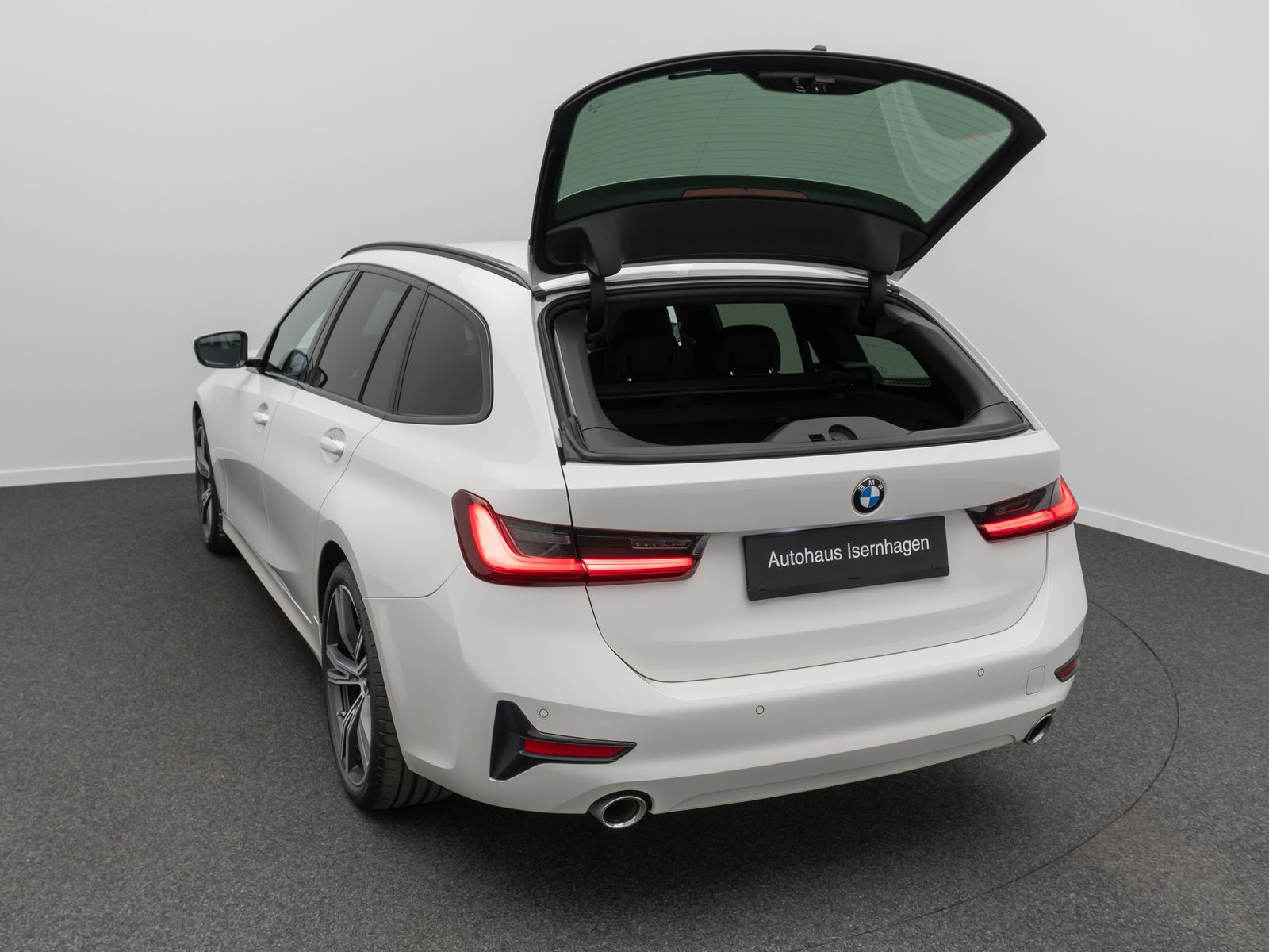 Fahrzeugabbildung BMW 330i Sport Line DAB Alarm MSport Lenkrhzg 19Zoll