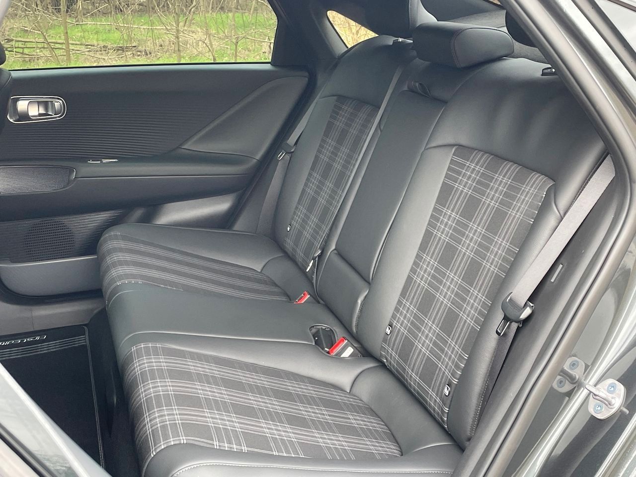 Fahrzeugabbildung Hyundai IONIQ 6 Ioniq 6 First Edition 4WD *MIETKAUF