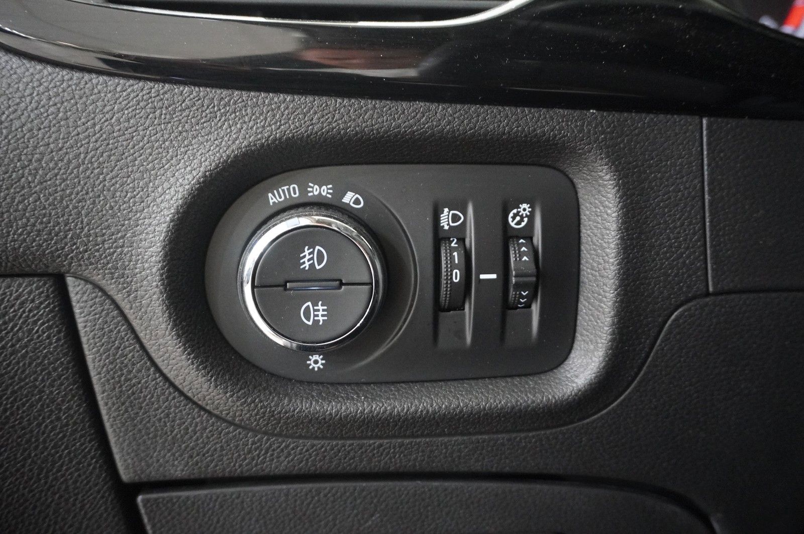 Fahrzeugabbildung Opel Astra K ST 1.4T ON NAVI/LED/KAMERA/SHZ/SPORT/PDC