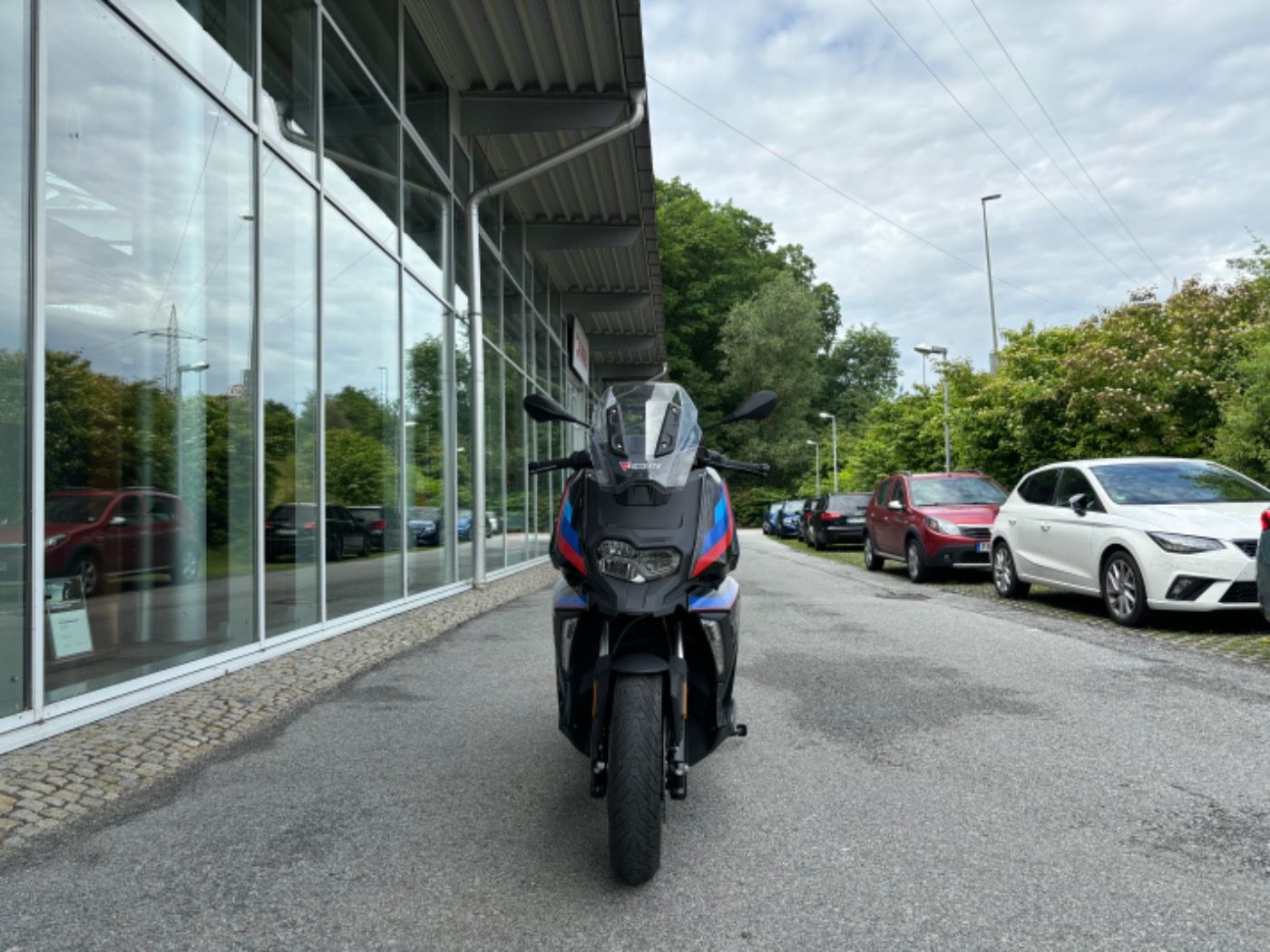 Fahrzeugabbildung BMW C 400 X Komfort-Paket, M-Embleme foliert,