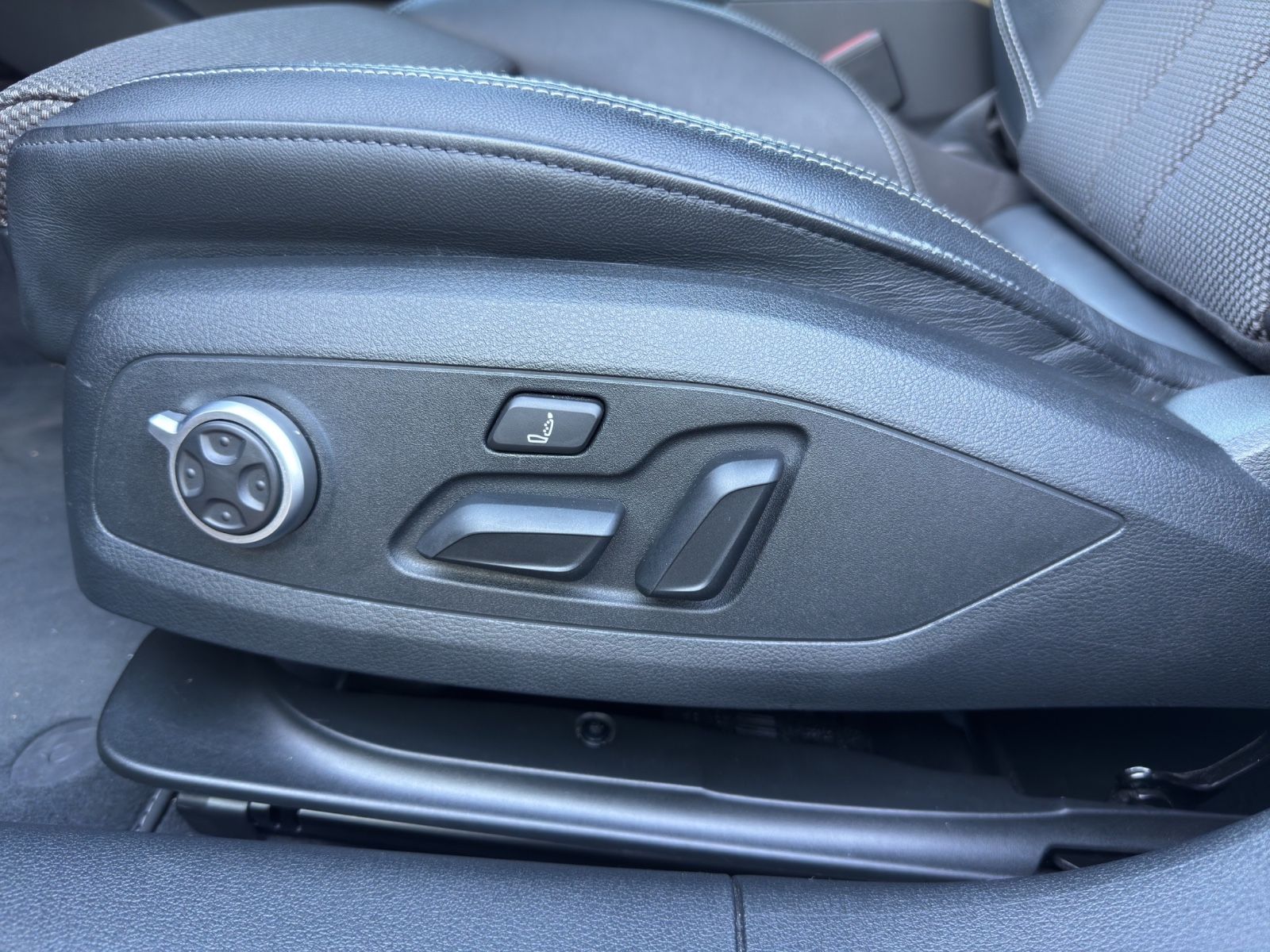 Fahrzeugabbildung Audi A4 Avant 40 TFSI sport*2.Hand*TÜV*Neu