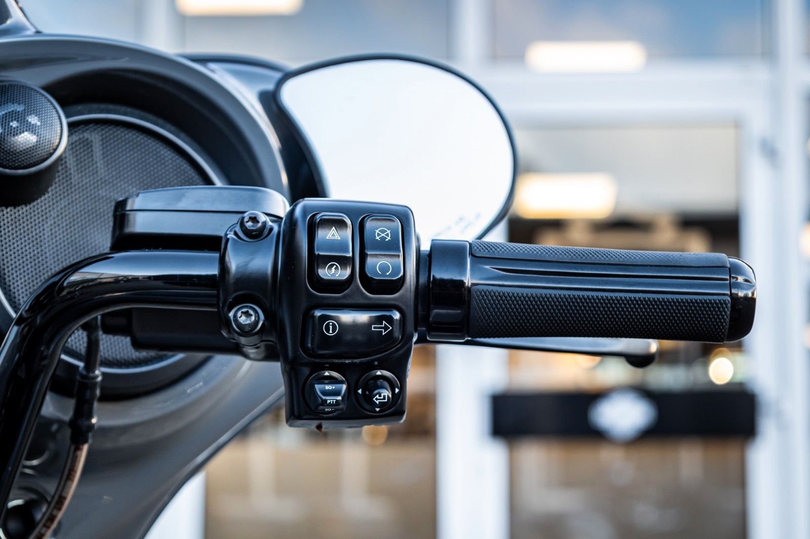 Fahrzeugabbildung Harley-Davidson FLHXSE CVO STREET GLIDE 117 cui - Jekill -