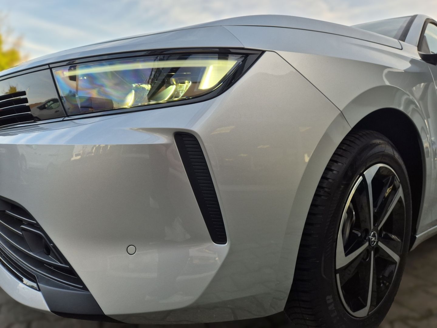 Fahrzeugabbildung Opel Astra 1.5 D EU6e L Sports Tourer Edition LED App