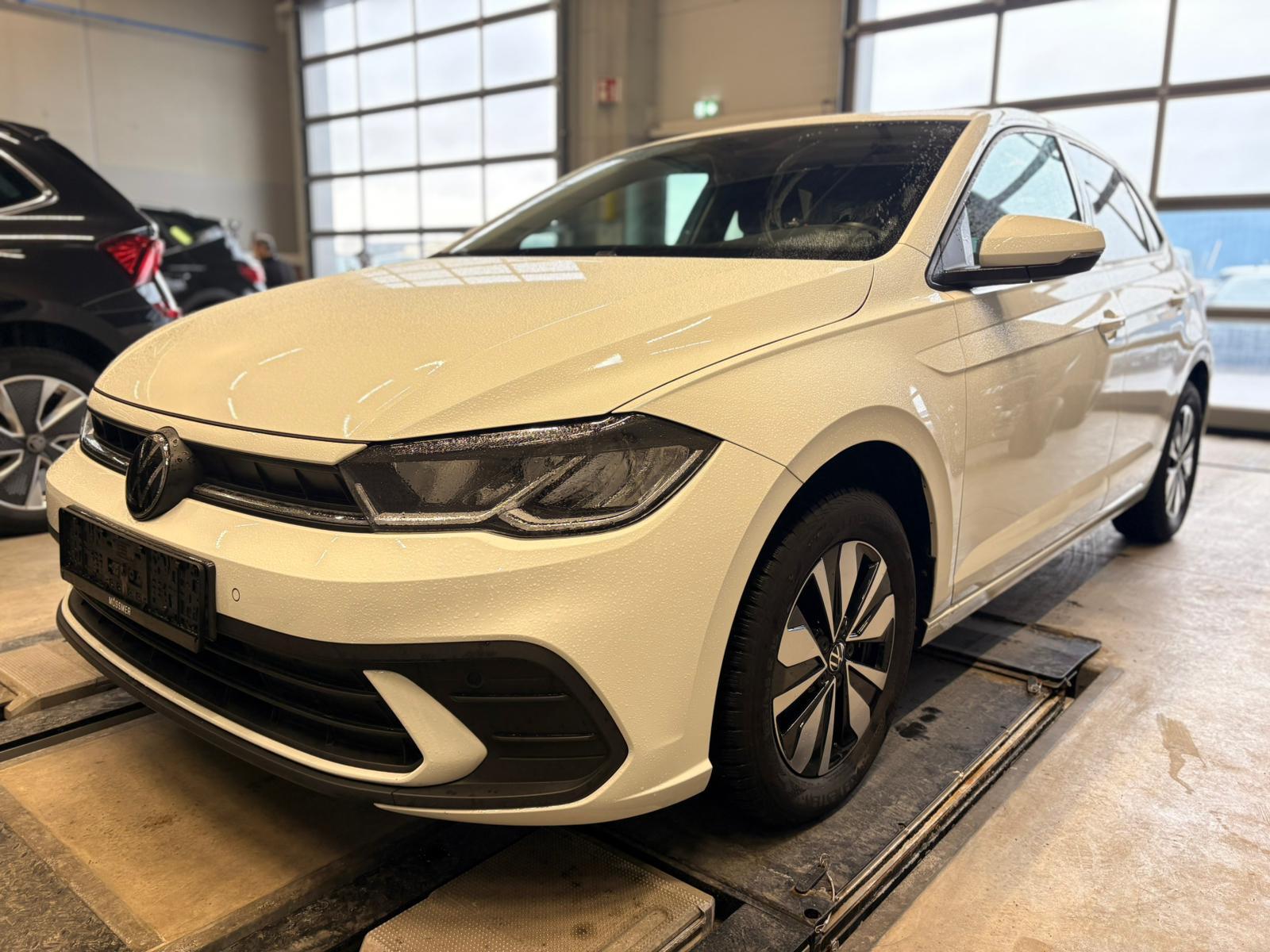 Volkswagen Polo 1.0MPI Move NAVI PDC SHZ Alu Climatronic